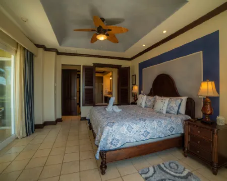 Vista Bahia 3F 1 bdr Ocean View in Los Suenos エラドゥラのホテル