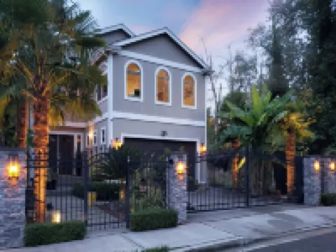 Comfort and Luxury Tropical Villa with EV Charger.