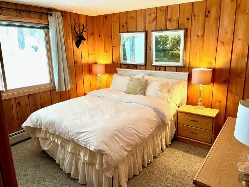 Ski-in Townhome MT. Snow, Shuttle, Fireplace, Renovated End Unit, Bears Crossing Hotels in West Dover