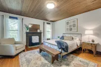 Historic & Charming Pittsboro Home w/ Fireplaces