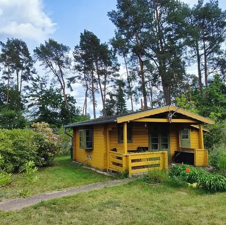 Vacation home "Im Wäldchen" near the lake for couples and families with pets Отели в г. Темплин