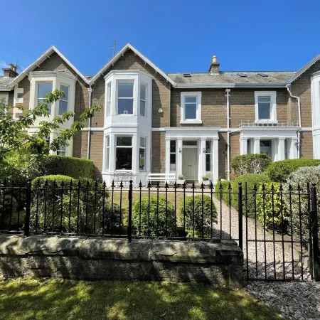 Castle Beach - Spectacular Victorian Villa