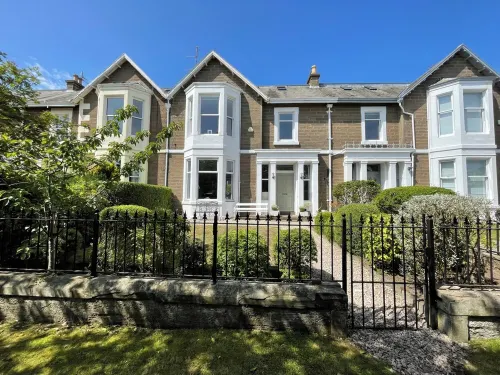 Castle Beach - Spectacular Victorian Villa