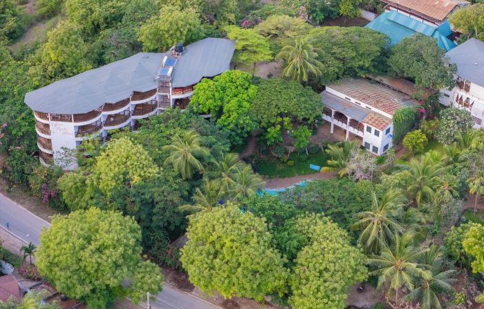 Silver Rock Hotel & Beachfront Apartments