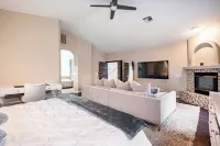 Instagram Worthy Mansion with an Oasis Backyard فنادق في 