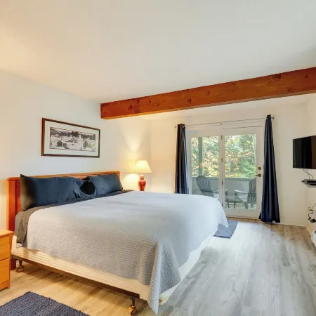 Inviting Bartlett Condo 1 Mi to Attitash Mountain