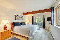 Inviting Bartlett Condo 1 Mi to Attitash Mountain