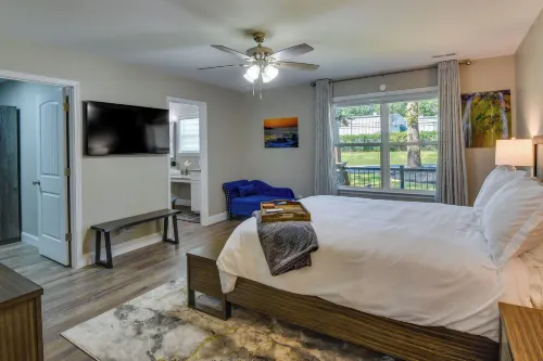 Charming Pendleton Retreat ~ 5 Mi to Clemson! - balcony