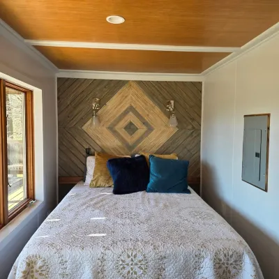 Cozy cabin in Hot Springs, minutes away from town! Hotels in 