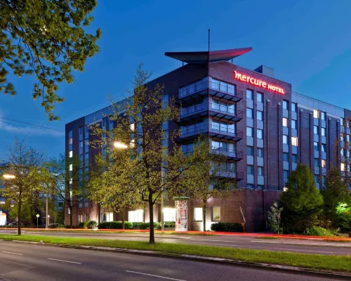 Mercure Hotel Hamburg am Volkspark Hotels near HSV Museum