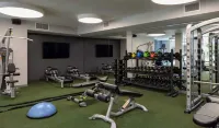 Luxury Retreat with Pool & Fitness - Apartemen