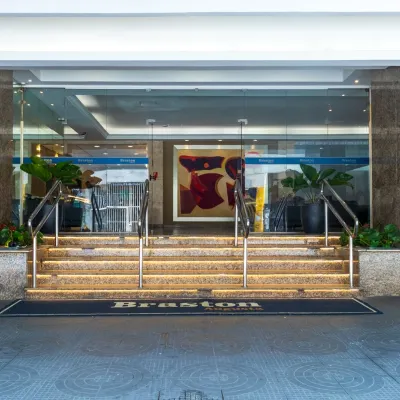 Braston Augusta Hotel by Castelo Itaipava Hoteles cerca de Centro Comercial Center 3