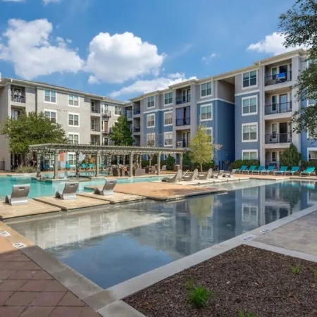 High Speed WiFi 1-Bed Apartment at Frisco, Equipped Gym, Pool, AC, Work Space.
