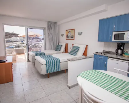 セルバトール モンテベロ コマルカ・スールのホテル