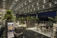 NEW PARK HOTEL - 5-Star