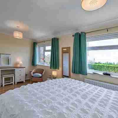 Bungalow in Dyserth With Hot Tub & Waterfall Rooms