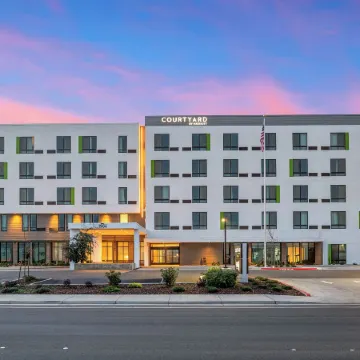 Courtyard by Marriott Woodland