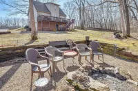 10 Mi to Downtown Clarksville: Studio w/ Patio!