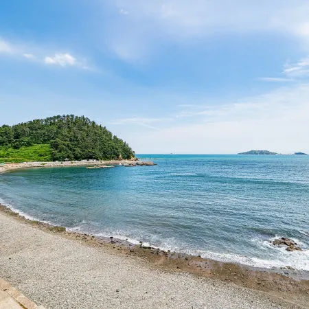 Geoje The Ban House Отели рядом с достопримечательностью «Тематический бамбуковый парк «Мэнджонджук»»