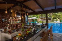 Coco de Mer Hotel and Black Parrot Suites - bar