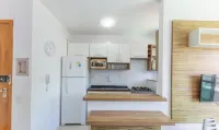 Condominium w/ Pool and Steps fr/ the Beach - Srcs - Balkoner