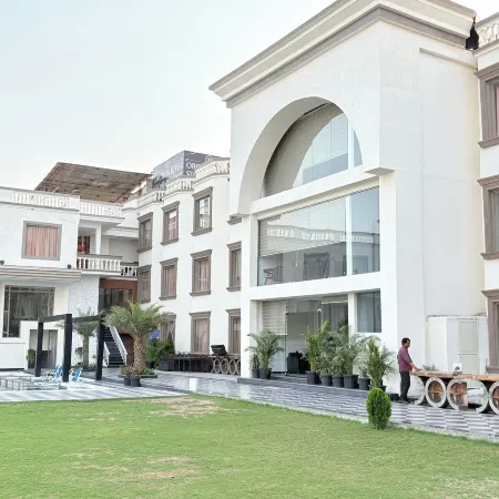 ORCHHA RIVER STONE RESORT