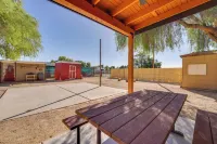Outdoor Space, Near Everything: Glendale Getaway!