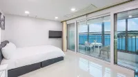 Geoje Arco Pool Villa - 2-Star