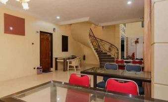 RedDoorz Plus Near Pantai Malalayang Manado