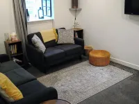 Close to the Seaside - Sleeps 4 Free Wifi Parking 레븐 호텔
