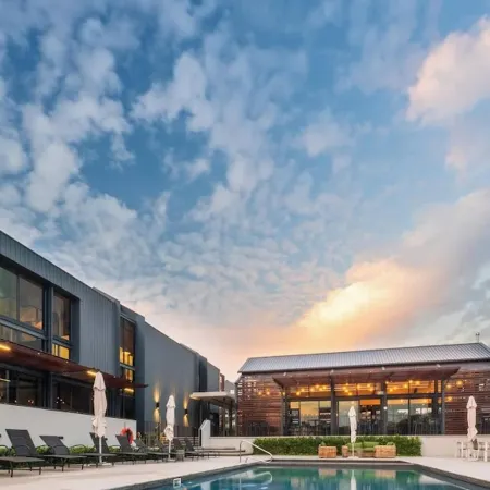Amazing 1BR With River View in Waterfall-midrand