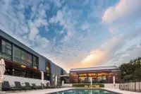 Amazing 1BR With River View in Waterfall-midrand