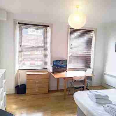 Modern West Ken Studio Retreat Rooms