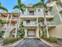 Sunrise Waterfront 2BR Townhome - Pool Private Terraces Hotels in Ruskin