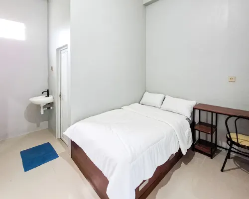 Athena Living near Alun Alun Wonogiri RedPartner Hotels in Wonogiri