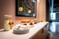 Roami at Century Plaza - Apartments