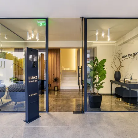 Luaz Suites Volos Center