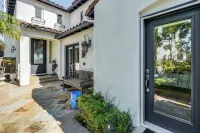 9 Mi to Beach: Pet-friendly Apt in San Diego!