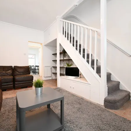 Full house 2 bedrooms, 2 bathrooms, near tube st Отели в г. Харинги