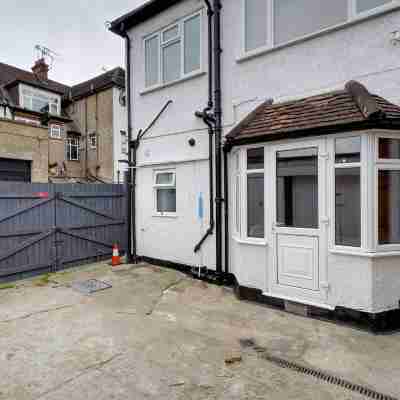Charming Burnt Oak Retreat Hotel Exterior