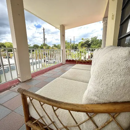 Authentic Local Stay · 3 min to Beach · 2B · AC