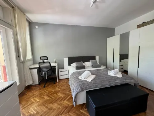 Large 3BR apartment in the center & sand beach 5BD - 3-Star