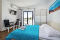 Deluxe Villa Laura with Pool Studio 1b - 2-Star