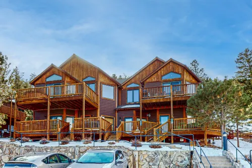 Two BR Condo w/ Brand NEW HOT TUB and Great Views! - 4 stjerner