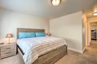 St George Area Townhome w/ Patio + Pool Access - parking