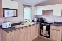 2-Bed Caravan - Sleeps 6 - Pet Friendly - Parking - 2-Star