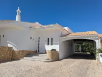 Ruime Villa van 280m2 met Zwembad in Olhos D'agua - Villa