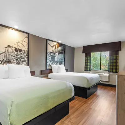 Super 8 by Wyndham - Mesa/Gilbert Hotels near Organ Stop Pizza