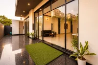 Hotel Blue Fern - Near India Expo Center & Mart , Greater Noida - 2-Star