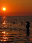 Seaside Family Haven - Avia's Spacious Getaway - 2-Star